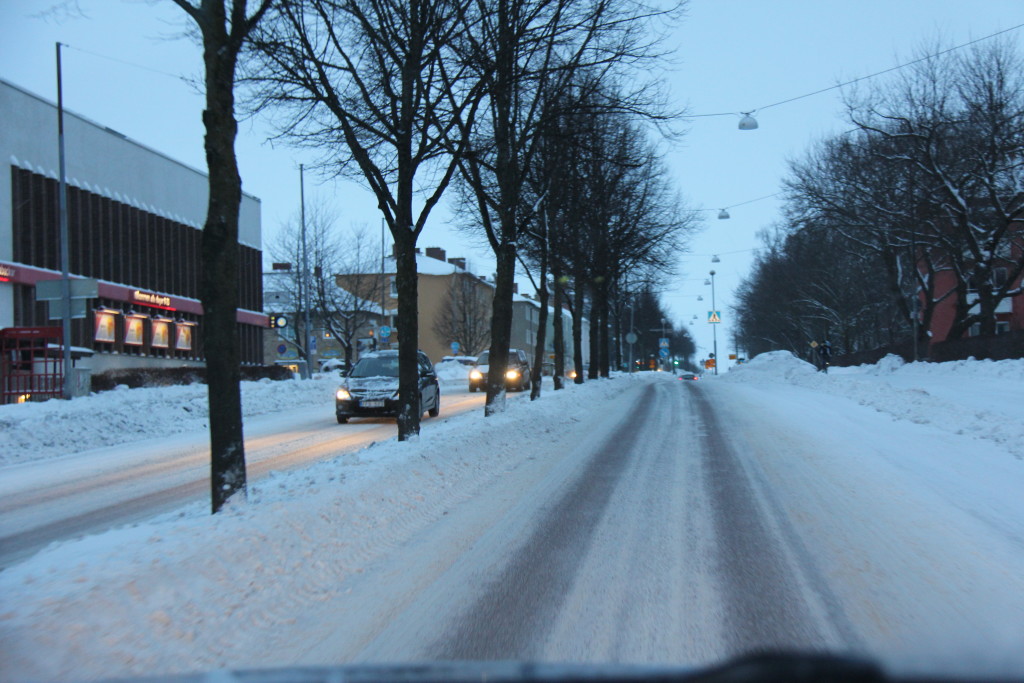 Vi er på vej ud af Uppsala hvor man godt kan se at de har fået meget sne i år.