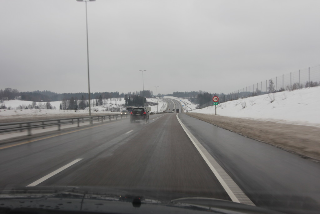 Efter en lille tur gennem Oslos trafik og betaling af bompenge via vores Brobizz er vi på E6 på vej mod nord.