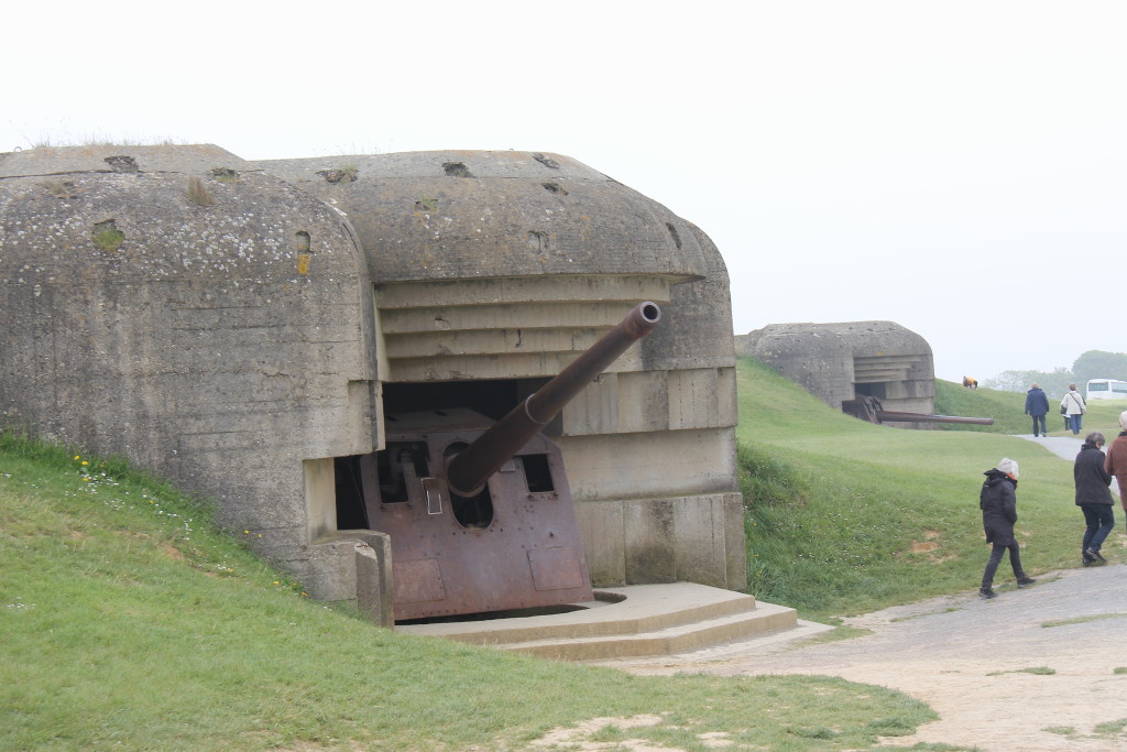 Kanonstillingen ved Longues-sur-Mer skulle sætte ud af spillet så de langtrækkende kanoner ikke kunne sænke dele af den store allierede armada af skibe på vej mod kysten.