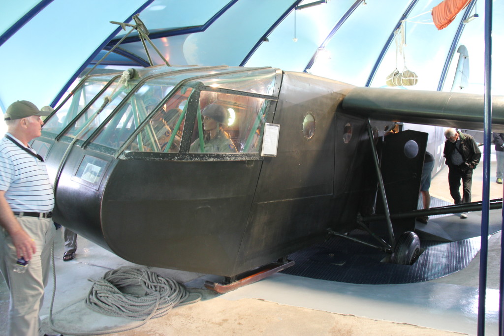 Flyet her er et Waco CG4-A svævefly (uden motor) som blev trukket fra England af bombefly, som så slap det når de var over målet. Denne type fly havde 2 piloter samt 13 soldater med udrustning.