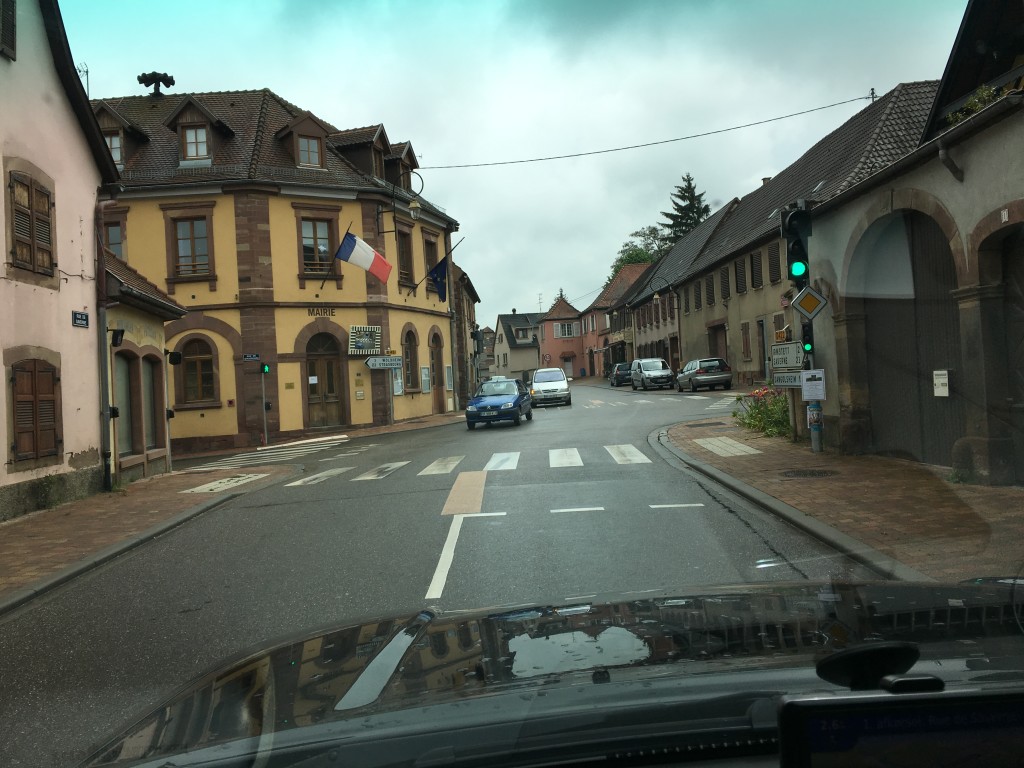 Dejlig stemning i fransk by på vej mod Alsace.