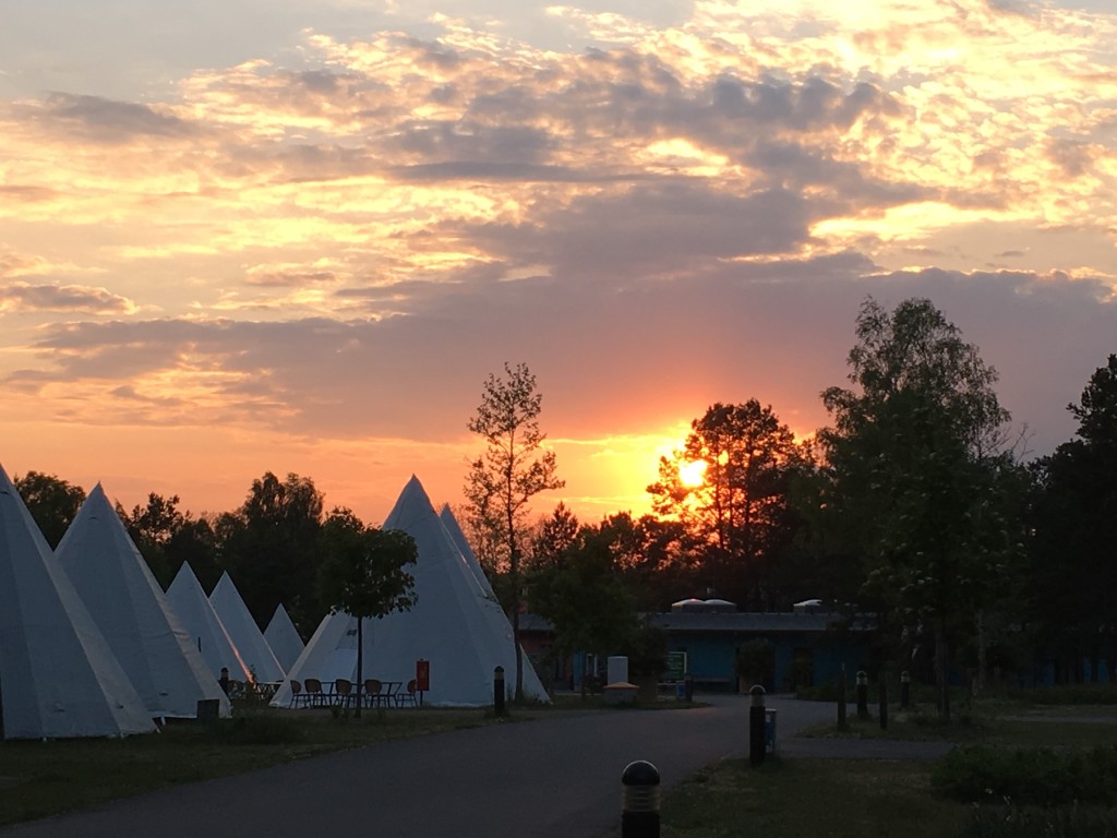 På campingpladsen kan du booke ophold i Indianertelte eller bungalows hvis du ikke har din egen campingvogn, teltvogn eller autocampe