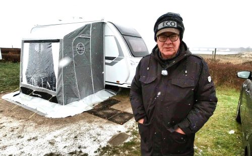 Sidste nyt – Status fra Peer Neslein der tester vinter fortelte på sin Knaus på Storebælt Camping (reklame)