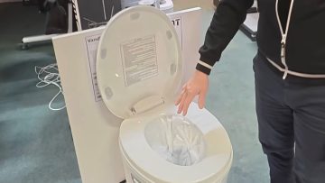 1. toilet uden vand 2